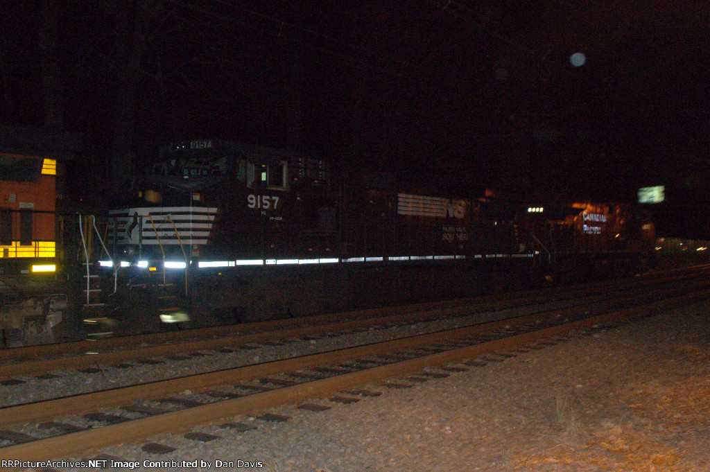 NS C40-9W 9157 as the second unit on K042-21